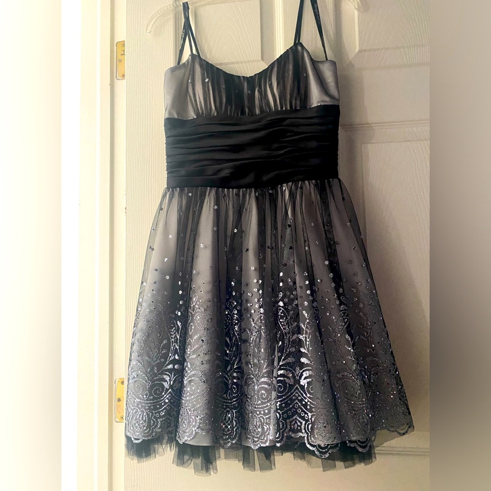 MORGAN & CO 5/6 Formal Prom Dress
